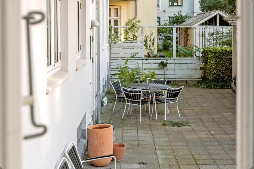 Апартаменты Frederiksberg Копенгаген Экстерьер фото
